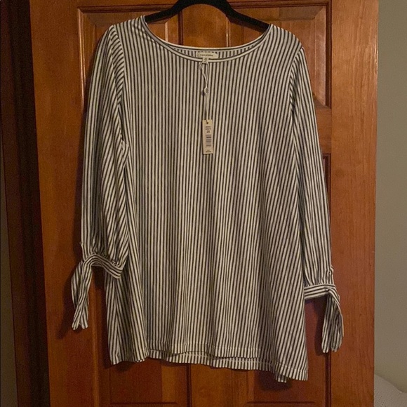Max Studio Tops - Max Studio Blue and White Boxy Blouse with Tie Front Sleeves Size 2XL